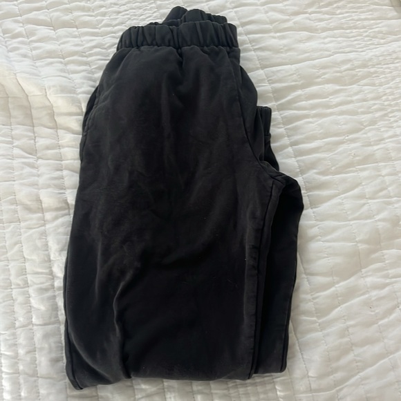 Brandy Melville Rosa Sweatpants - Picture 2 of 3